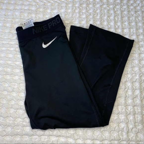 Nike Pants - Women’s black Nike leggings size MED Last Chance